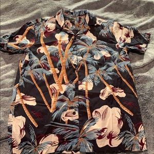 Men’s short sleeve button down